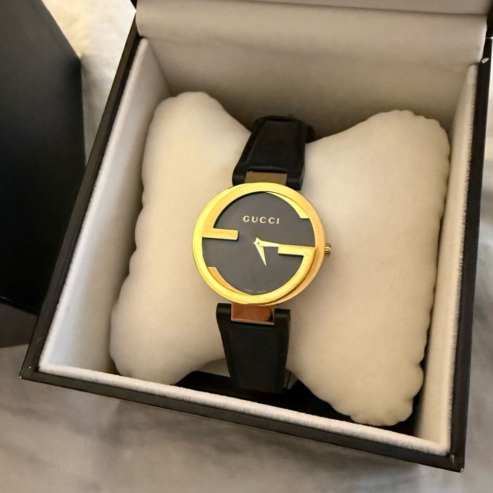 Gucci Interlocking G Watch – Model 133.3 (Black/Gold) - Picture 2 of 9